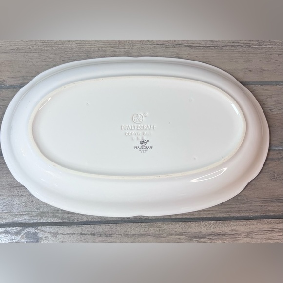 Pfaltzgraff Winterberry Oval Bread Tray 12”x7.5” Discontinued Christmas Holiday - Picture 3 of 5